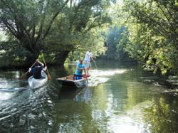 Boaters enjoying the Upper River between Cambridge and Grantchester